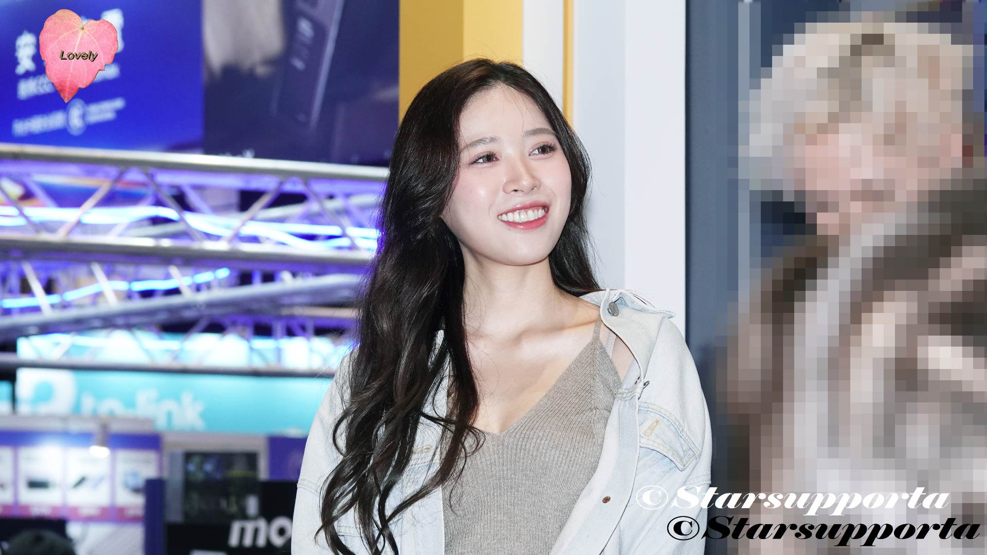 20250824 凌凌 LingLing @ 香港電腦通訊節 - 17LIVE直播主現場遊戲環節 @ 香港會議展覽中心